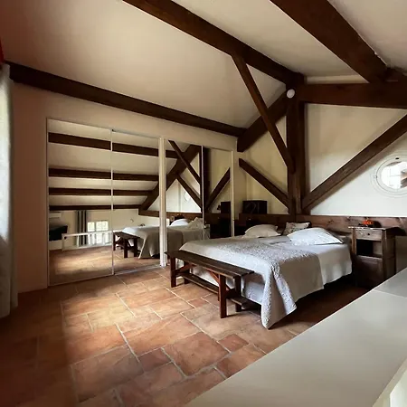 D'hotes La Soulenque Luxury Bed & Breakfast 4*